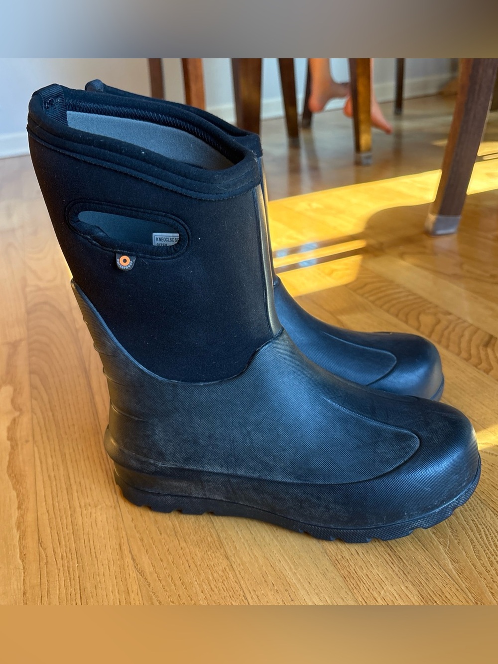 Bogs Neo Classic Snow Boots Sz 5 Mid Youth Boys Pull On Black Winter Waterproof